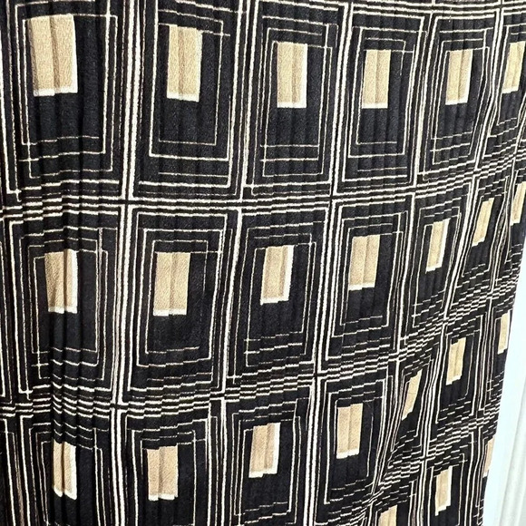 Geometric Retro Pattern Pleated Tank Top Neutral Colors Stretch Multi Patterned - Picture 6 of 7